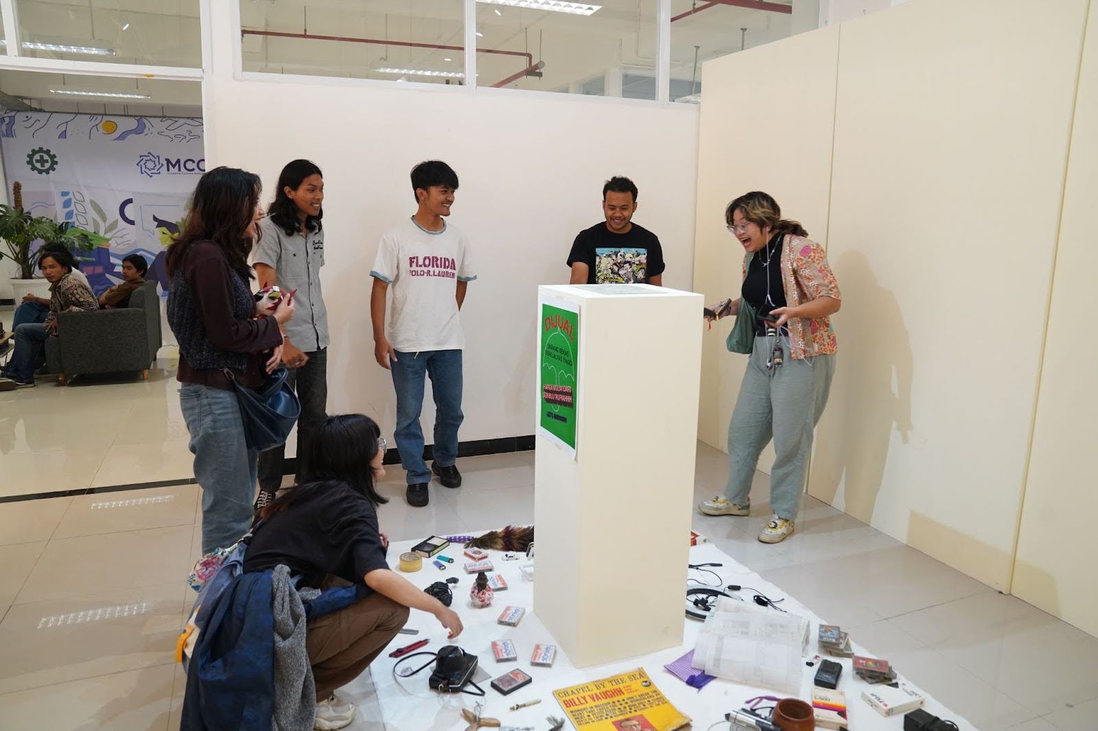 Menemukan Makna dari Benda Temuan: Exhibition Asri Kolaj Bawakan Penghormatan Komunitas Seni Kolase di Malang Creative Center