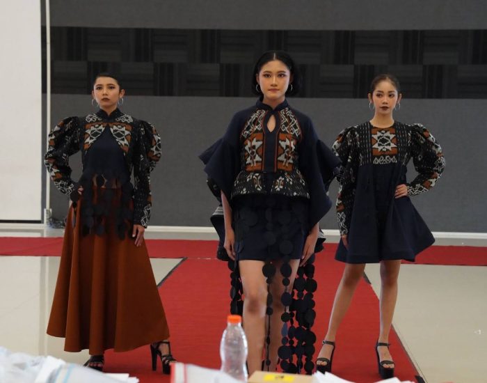 Mahasiswa Prodi Pendidikan Tata Busana UM Unjuk Gigi dalam Pameran Fashion Trendversity