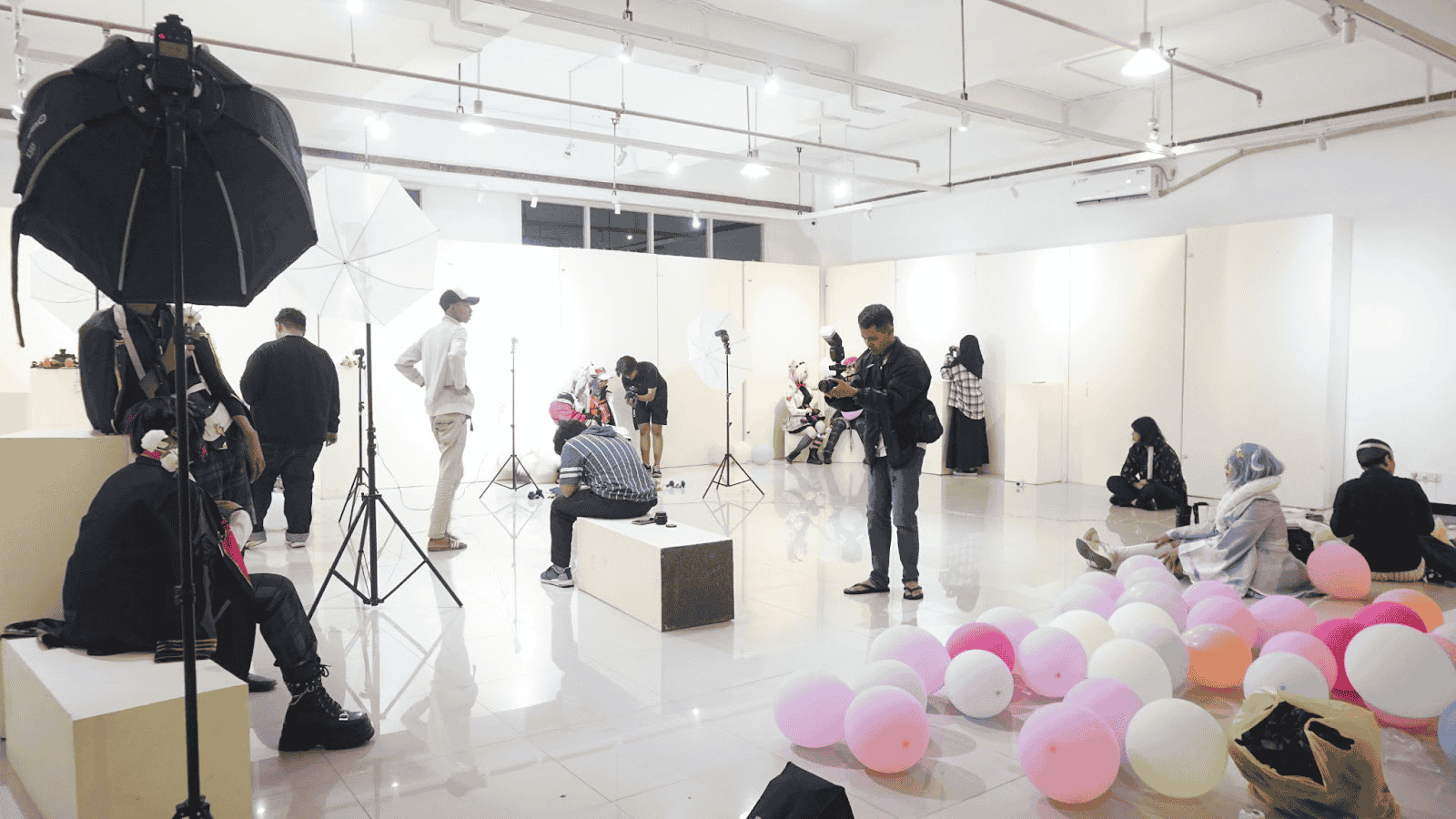 Kenalkan VTuber ke Khalayak, Niji Project Malang Gelar Photoshoot Cosplay di MCC