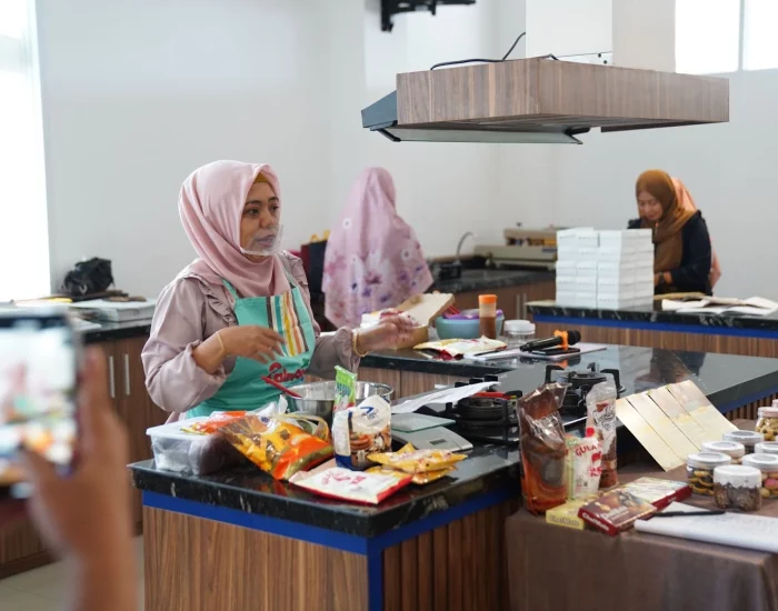 POKJA 2 PKK Kelurahan Bunulrejo Harapkan Peningkatan Keterampilan dari Pelatihan Pembuatan Kue Kering